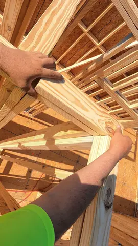 Haciendo framong de madera ✅🦺👷‍♂️🏗️📐🛠️🔨 #construction #foryou #framing #parati #framer 