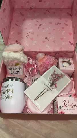 This is the perfect gift set for any of the special girls in your life. It is seriously so cute #giftbasket #giftideas 