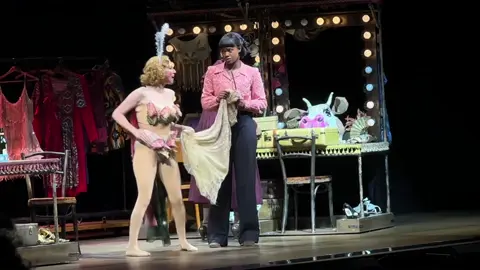 From husband's office in LA to Bway. So happy someone got ...ahem...the other side of this 😹 #wedontcondoneillegalfilming #butthanku #sohappytohavethis #broadway 