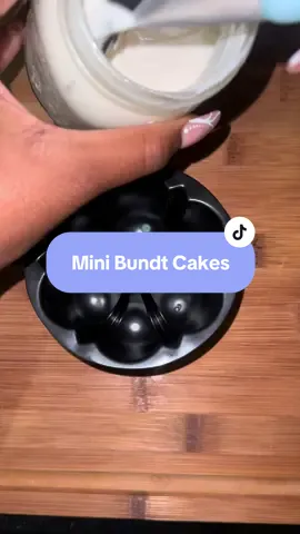 Replying to @Zae’ 🍂Fall is around the corner and these are great for mini holiday desserts #baking #cake #bundtcake #minicakes #xyzbca 