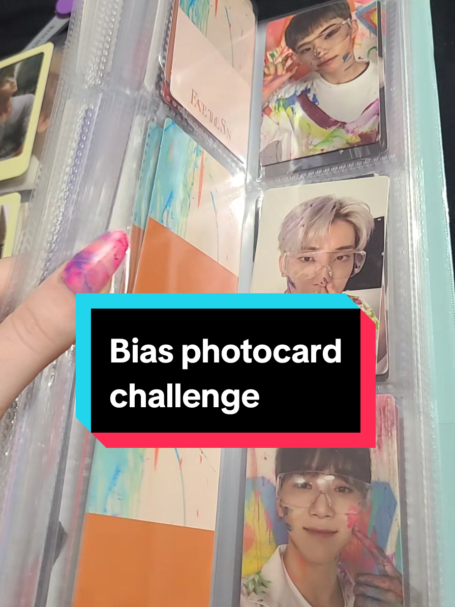 I was so close to getting all of them with both biases!! Also Jeonghan doesn't really have a pose, more of an angle so I chose the one where he also does Horanghae 🤣 #kpop #photocards #seventeen #jeonghan #hoshi 