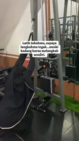 Latih tubuhmu, supaya langkahmu tegak… meski kadang harus melangkah sendiri. #gym #gymmotivation #hijrah #pekanbaru #fyp 