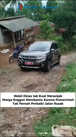 Ketika mobil dinas milik desa tertahan di tanjakan dan jalan rusak hingga tak kuat menanjak, warga setempat pun enggan membantu karena pihak desa tak pernah memperbaiki jalanan di wilayah tersebut. Lokasi: Tasikmalaya Video: Desa Bojongkapol