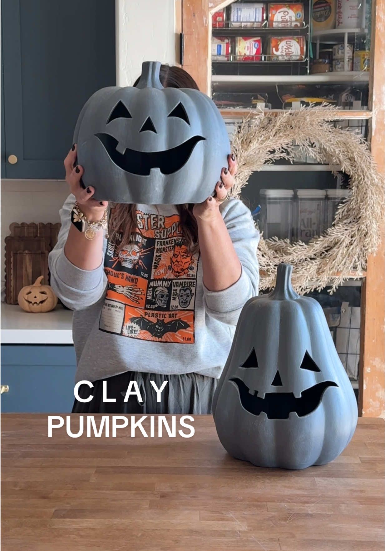 They’re baaaaack! 🎃🩶 These clay pumpkins were a hit last year and Walmart just restocked them in a new hue AND new toothy Jack-o-lantern faces! They’re amazing quality and under $25, (direct link to shop in our bio!)  They pair perfectly with our rechargeable, 3 light setting and dimmable flickering lanterns 🔥  Which one is your fave?  #walmarthalloween #walmarthome #halloweendecor #jackolantern #claypumpkin 
