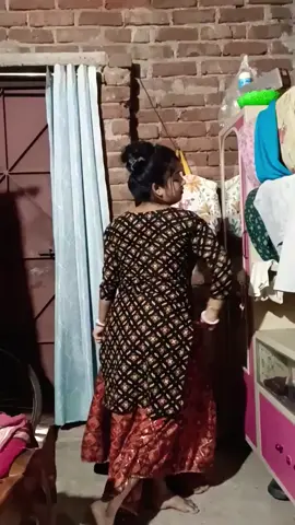 কোনো ছেলে  যদি বলতে পারে আমি ওর গার্লফ্রেন্ড তাইলে আইডি ডিলেট করে দিবো! 🙂