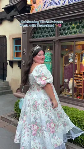 Thank you @Disney Parks for inviting me to celebrate #WorldPrincessWeek! ✨🎀🪡 #Disneyland70 #DisneyPrincess #DisneyPrincessCreateYourWorld #PlusSizeDisney @Loungefly @Selkie 