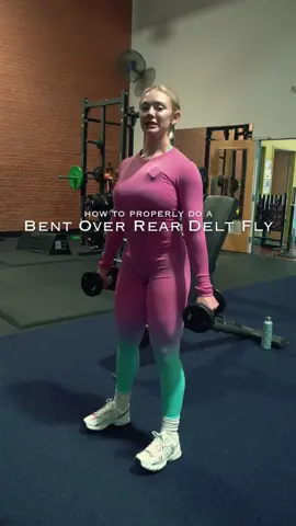 Mastering the Rear Delt Movement for a Stronger Upper Back .. in the video I explain WHY training your upper body is SO IMPORTANT💪🏻 #workouttips #workoutsforwomen #posture #shoulderworkout #Fitness 