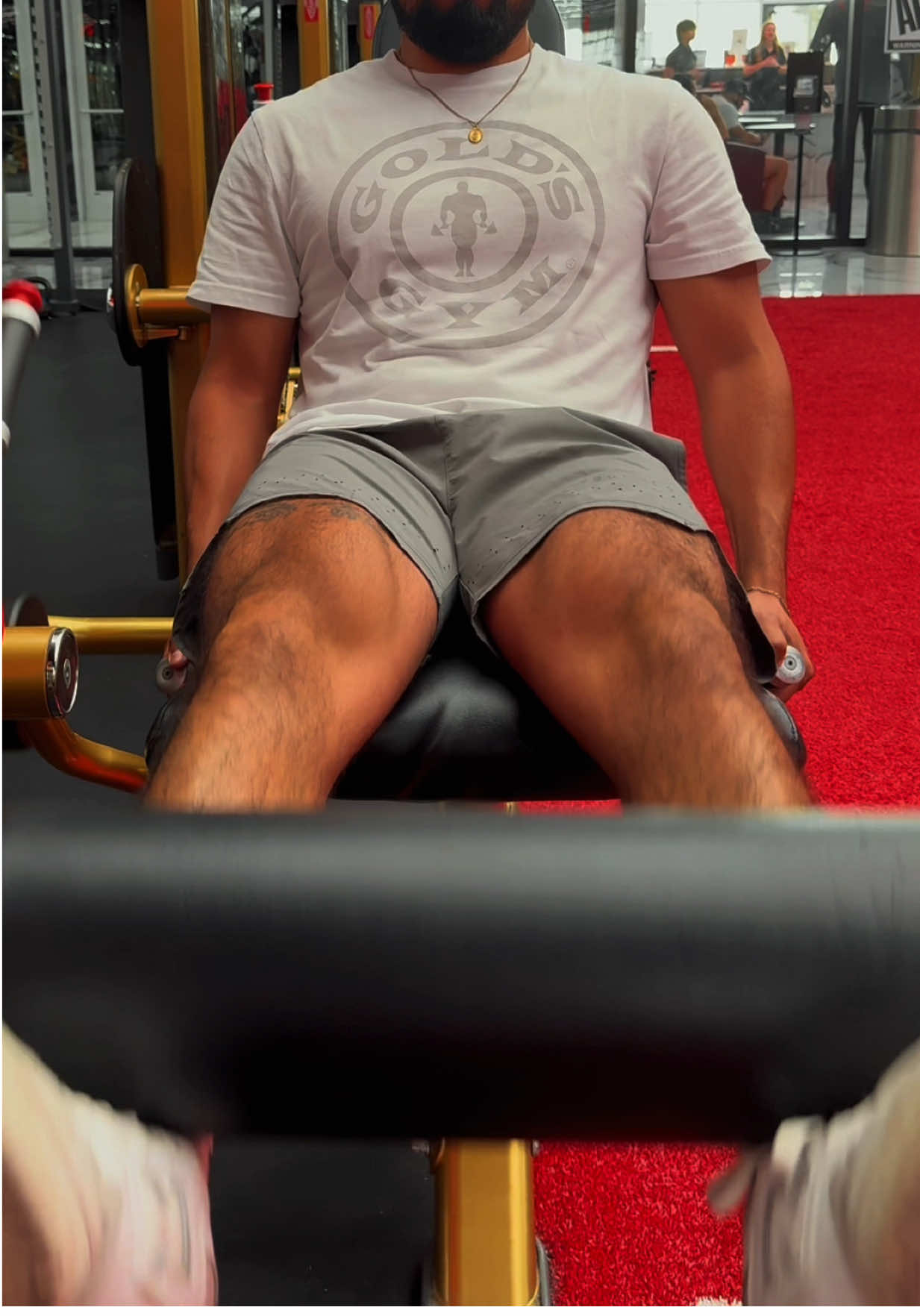 angle kinda 🤨 #legworkout #legday #GymTok #gym 