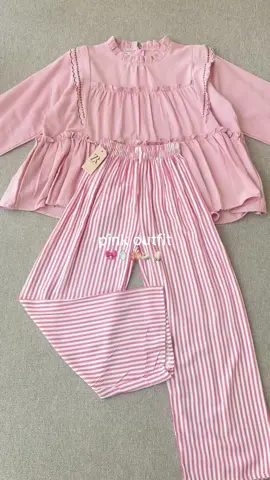 my fav colour 👀🎀💌🫶🏻 #bismillahfyp #ootdinspo #ootdhijab #celanastripe #blousemurah 