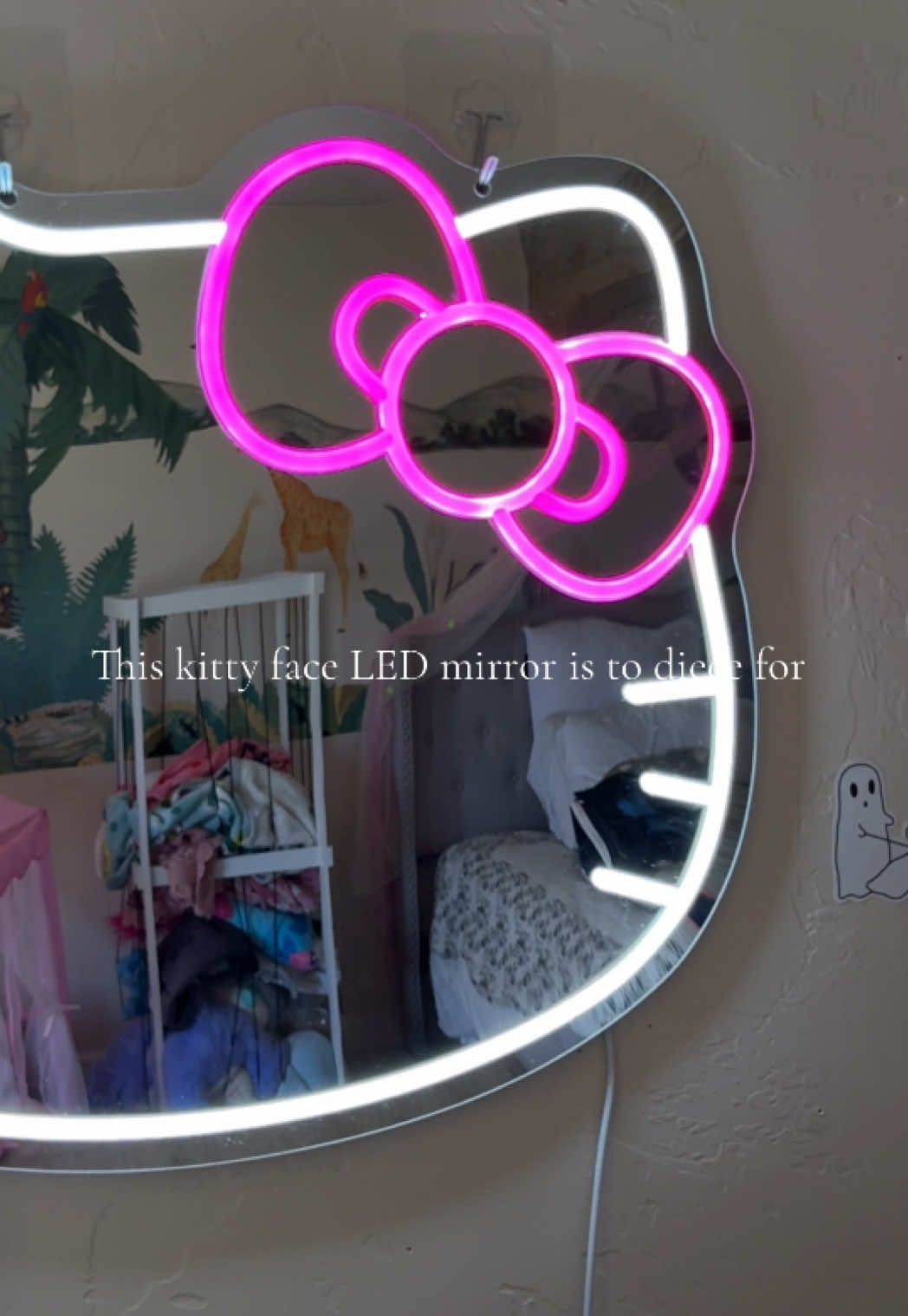 My daughter loves it 😇💕 #hellokitty #hellokittycore #hellokittyfind #mirror #hellokittylover 