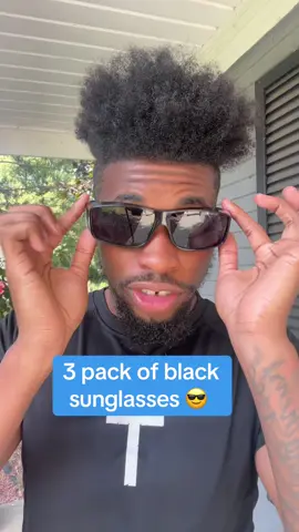 Pack of sunglasses 