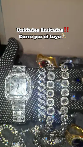 Con este combo romperas en todas las calles🇨🇴💎, luciras como un artista y tendras una gran presencia donde sea que llegues. Pide el tuyo y sal a romper💎🇨🇴. Ig:kingsurbanstore  Link en la bio‼️. #paratiiiiiiiiiiiiiiiiiiiiiiiiiiiiiii #relojes #joyas #diamantes #fyp 