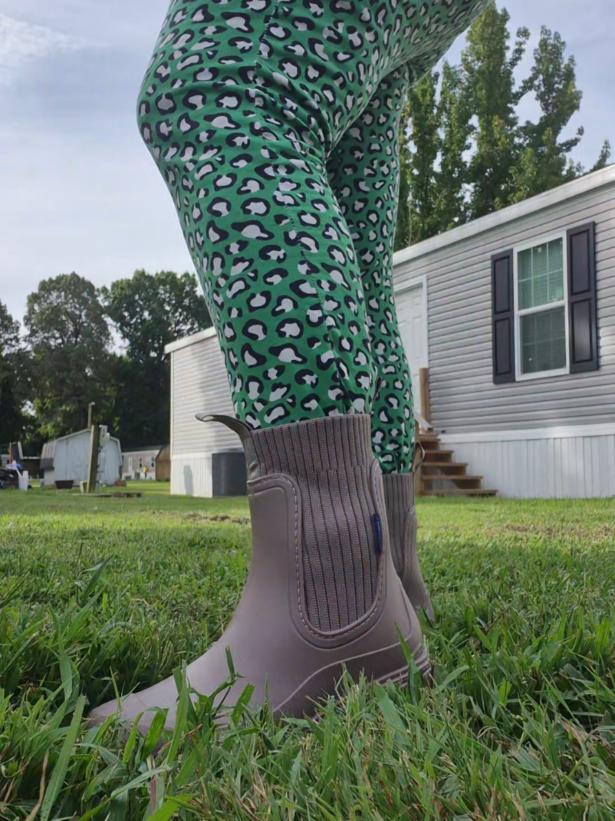 These Waterproof Boots Are So Handy!!! #boots #waterproofboots #fallfashion #fallfashion #fallboots 