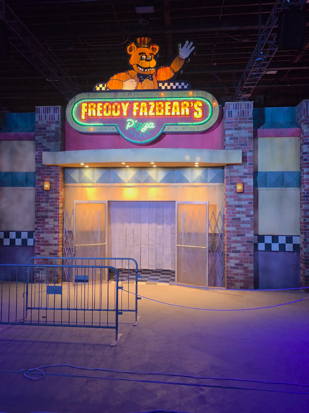 Halloween Horror Nights Five Nights At Freddy's House sneak peek! #fnaf #hhn #universalhhn #halloweenhorrornights #fivenightsatfreddys 