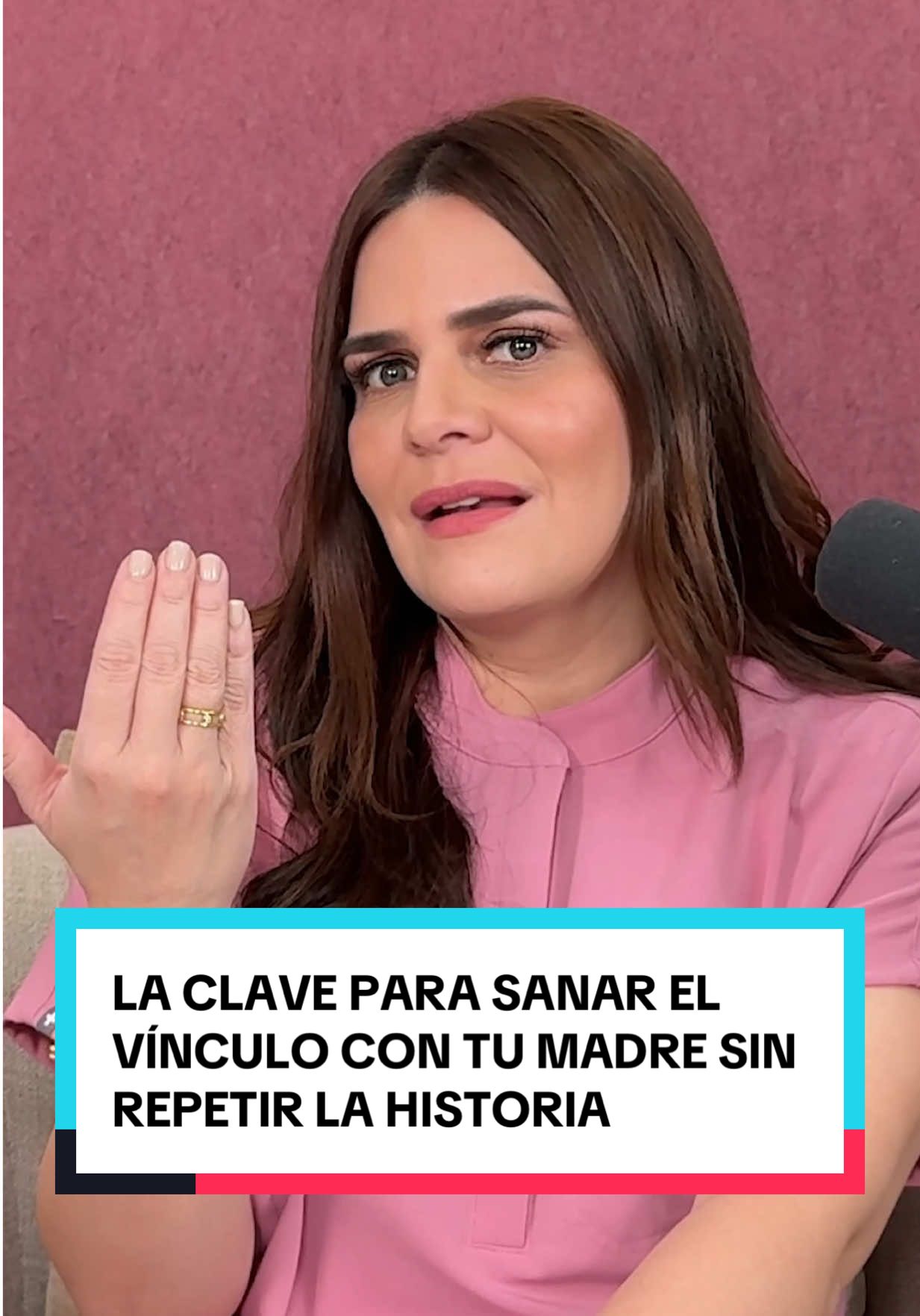 Muchos seguimos reaccionando desde el niño herido que fuimos. Pero hoy, la vida nos da algo inmenso: el poder de reconstruir el vínculo con mamá, desde un lugar más consciente, más sano, más libre. Este proceso no es fácil… pero es profundamente liberador. Y empieza con una sola pregunta: ¿Qué tipo de madre tuviste? Si quieres trabajar tu historia de forma personal y profunda, puedes iniciar un proceso de terapia individual en el Consultorio Flórez. Escribe al DM y te envío información sobre cómo empezar.