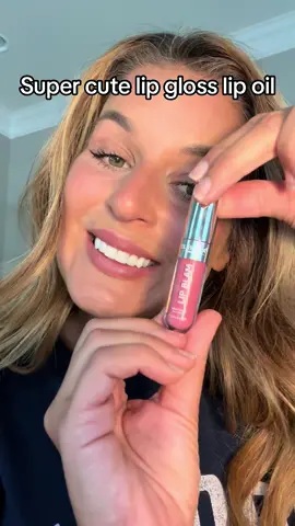 This lip gloss oil is the perfect solution. It smells amazing and isn’t sticky.  Also I love the natural lip color. Can be an everyday makeup routine or you could wear it over a fancy lippy.  Either way you want this lip gloss oil #lipoil #lipgloss #makeuptutorial 