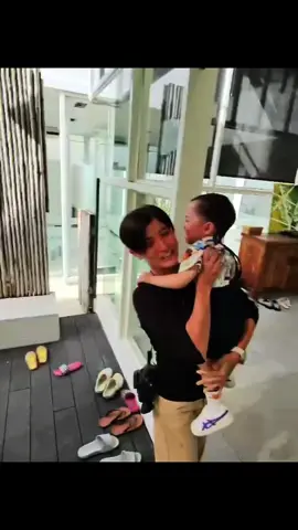 ตอนไปส่ง และตอนไปรับทำไมหน้าผมไม่เหมือนกันฮาฟ #labukie #ลาบูกี้ #mikiebabynn #mikiegotoshcool #navintarfamily 