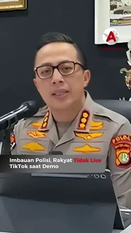 Polda Metro Jaya mengingatkan masyarakat agar tidak melakukan siaran langsung di media sosial saat aksi unjuk rasa buruh di Gedung DPR/MPR RI, Senayan, Jakarta Pusat, Kamis (28/8/2025). Kabid Humas Polda Metro Jaya, Kombes Pol Ade Ary, menyampaikan pihaknya akan mengawasi akun-akun yang memanfaatkan fitur live untuk memprovokasi massa.  Menurut catatan polisi, pada aksi 25 Agustus 2025 lalu, ada sejumlah orang yang sengaja melakukan live demi mengejar hadiah dari penonton. Selain itu, polisi juga menemukan adanya ajakan yang ditujukan kepada para pelajar untuk ikut turun ke jalan. Ade Ary menambahkan, pihaknya telah menjalin koordinasi dengan berbagai pemangku kepentingan guna memantau konten maupun siaran langsung yang beredar di media sosial. Aksi ini merupakan bagian dari demo serentak yang digagas Konfederasi Serikat Pekerja Seluruh Indonesia (KSPSI) di sejumlah daerah, termasuk di depan Gedung DPR RI, Jakarta. Follow terus @ayoindonesiacom #livetiktok #tiktok #demo #demo28Agustus #PoldaMetroJaya 