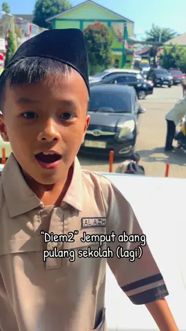 Anak baikku yg lembut hatinya… yg bahasa cintanya ‘physical touch’ ini ❤️ Mlmnya video call rindu mama katanya, dibocorin sm papanya kalo mlm kmrin nangis… knpa  abang nangis? Rindu mama… mau ngomong tapi tetep ditahan gak ngomong klo besok mau pulang 🫠 #momlife #myfirstborn #my❤️