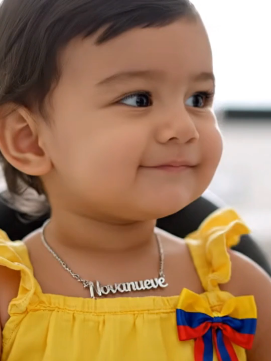 cuando desde chiquita te enseñan a ser 'la paisa bella' 💅🇨🇴👇  La que sabe que no es princesa, es una reina. A esta bebé ya le enseñaron que merece todo en la vida, y está lista para cobrar. ¿Conoces a esa amiga a la que le subieron la autoestima hasta el cielo?  #paisabella #novanueve #paisa #colombia #humor #ia #tunombre