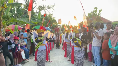 RT 09 dengan Tema Joko Tarub-Karnaval Budaya Desa Sumbangtimun Tahun 2025 #karnaval #karnavalbudaya #jokotarub #karnaval2025 #hutri80 