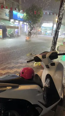 Ngày dài tháng rộng , sau này chỉ Mong có người vì ta mà ở lại ..!#tâmtrạng 