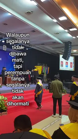 Pegangan wanita hanya 2 : pendidikan dan karir 👩‍🎓 #fyp #foryoupage #graduated #graduation2024 #trending 