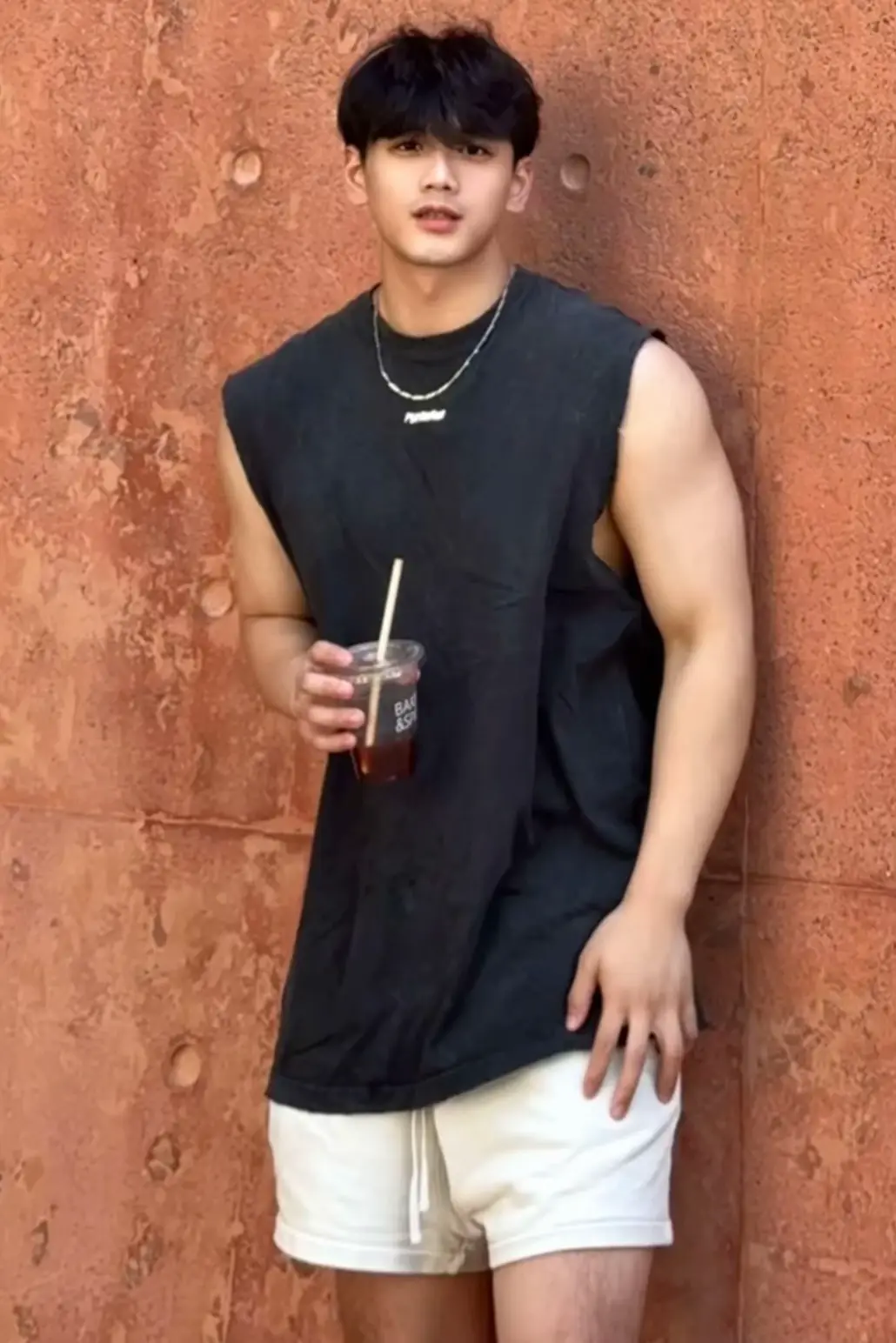 中国🇨🇳小弟阿旭在中国🇨🇳上海市🌈🌈🌈 身高184cm 体重80kg 楼层17楼 预约请私信