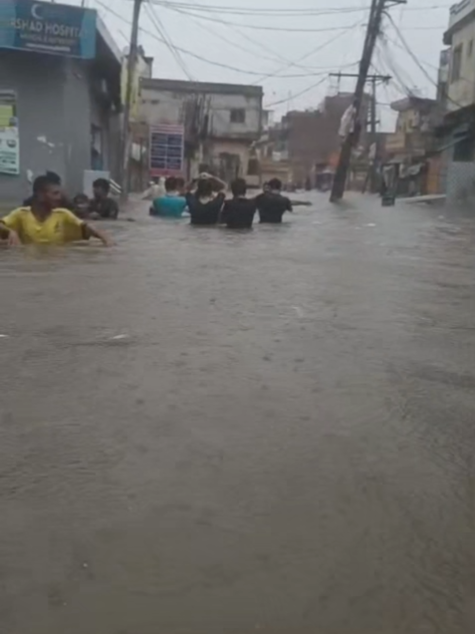 Dekhty he dekhty sab kuch tbah ho gya #viralvideo #flood #salaab 