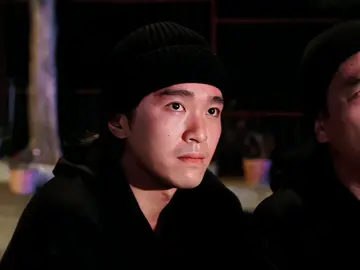 Trong lòng dậy sóng, ngoài mặt bình yên.                                                           #chautinhtrivietnam #tinhgia #chautinhtri #fanchautinhtri #stephenchow #周星驰 