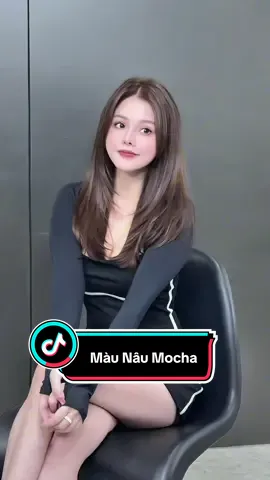 🇻🇳 Nếu bạn đang tìm kiếm một màu tóc vừa nhẹ nhàng, vừa đủ cá tính để tỏa sáng ở mọi góc nhìn? 💁‍♀️ 🇻🇳 Nâu Mocha khói chính là lựa chọn “đáng đồng t.iền bát gạo” cho các cô nàng hiện đại! 😎  #khuongminhhair #khuongminhtrendy #hairstyle #màu_tóc_đẹp #xuhuong 