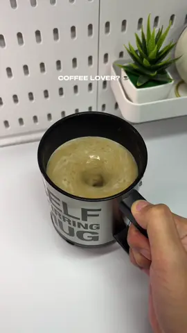 Tag a coffee lover friend 🥰❤️ #selfstirringmug #coffeelover 