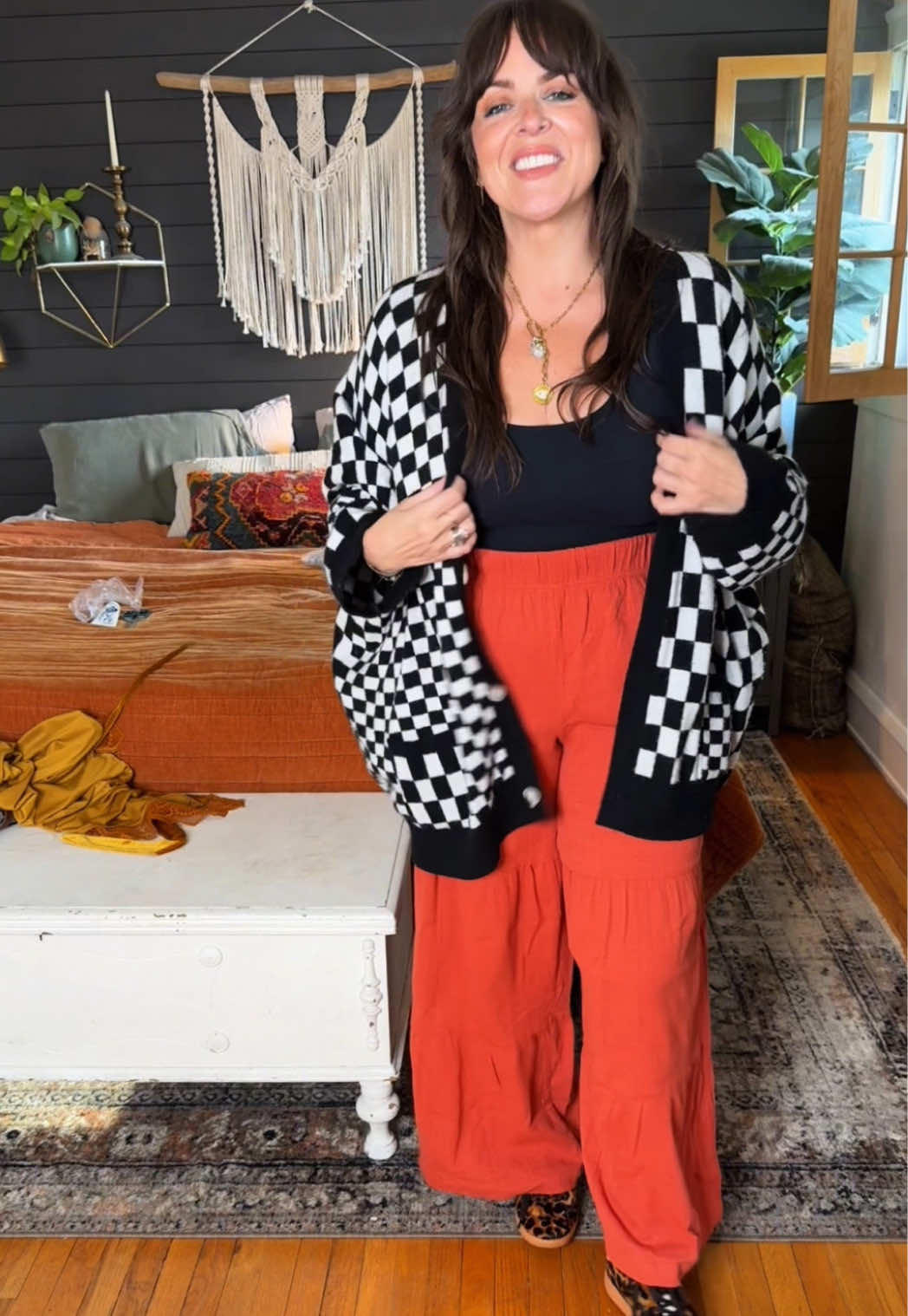 Big love for @ThirdLove ! Check my linktree for the deets to this tank with a built in bra! Pants: @KNOWN SUPPLY  Shoes: Rollie Necklace: @Snarky jewelry & Mugs  Ring: @Shapes Studio  #laurelladeville #fyp #midsizemom #size14 #letsgetdressed 