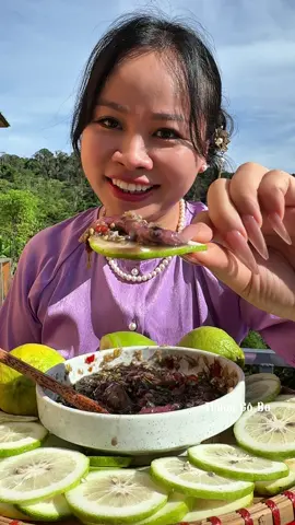 Mắm mực ghim nguyên chất pha tỉ lệ 1:1 là bao ngon. #thuoccoba #mukbang #xuhuong #dacsanvietnam #ancungtiktok 