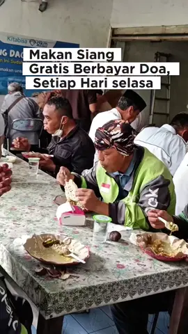 Tebar kebaikan melalui program penyaluran makan siang gratis berbayar doa untuk para pejuang nafkah di minggu ke-46 berjalan dengan lancar.  Alhamdulillah, total 210 porsi telah tersalurkan Program ini terlaksana berkat doa dan dukungan para donatur serta relawan yang terus membersamai.  Semoga kebaikan yang dibagikan hari ini menjadi penyemangat bagi mereka yang menerima, dan menjadi amal jariyah bagi siapa pun yang ikut terlibat. Aamiin 🤲✨ #alhamdulillah #beranda #makan #pejuang #gratis 