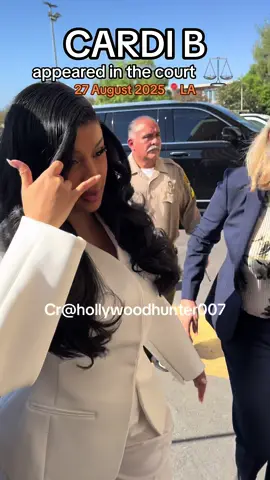⚖️ Cardi B came to the court in Los Angeles! She is accused of assault, and the case is being discussed all over Hollywood again 🔥 Do you want to know what happened next? Watch to the end 👇 @real cardi b @cardibnews @CardibFanPage @Cardi B Reels @CardiBEspañol #cardib #cardi #cardibchallenge #cardibsounds #cardibup #cardibmemes #cardibedit #cardibandoffset #cardibwap #court #courttv #courttiktok #viral #viralvideo #viraltiktok 