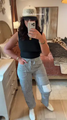 Have you ever seen a pair of pants so cute in your life?! And they are affordable 👏🏻😩 I’m in my true size large! #midsizefashion #affordablefashion 
