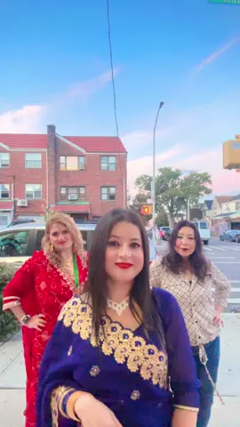 Duniya mein dost ko yese kami nahi yaar@Sangeeta @Singer Sangita❣️ #creatorsearchinsights #fypシ #fypシ゚viral #trending #bollywoodsong 