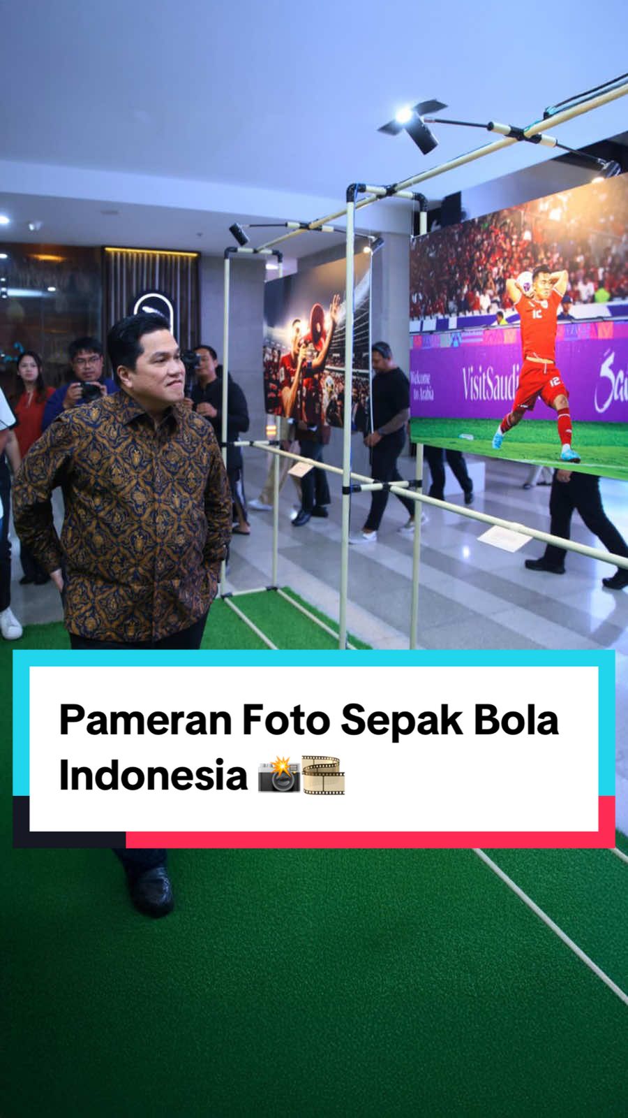 Foto-foto dan artikel hasil karya teman-teman PSSI Pers dan PFI Jakarta di acara Pameran 90' & Beyond ini menjadi bagian sejarah untuk perjalanan sepak bola Indonesia dalam beberapa tahun terakhir. Foto dan artikelnya keren-keren 👍🏼 #TimnasIndonesia  #PSSI 