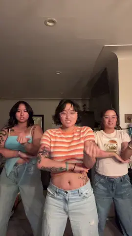 🥤🥤🥤(dc:@Robbie Blue) @KATSEYE @Gap #milkshake #katseye #gap #triplets #dance 