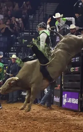Mr. 90 Pounter does it again🔥🔥 #creatorsearchinsights #fyp #bullriding #pbr #fypシ 