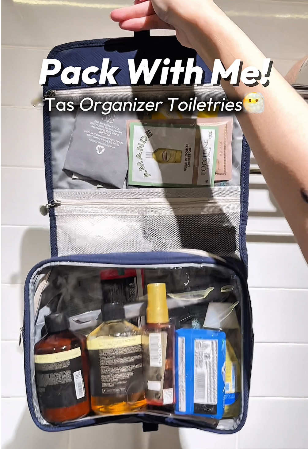Biar perlengkapan mandi pas traveling makin rapi dan praktis, pakai ✨Passport Marilyn Tas Organizer Toiletry✨ aja!✈️ 🛒Check out Tas Organizer Toiletry-nya di link no.138 ya🧡💙 #ruparupa #OmniChannel #TasTravellingBagRekomendasi #SanitaryPouch #OrganizerToiletryBag
