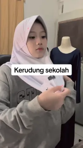 Cakep bgt kerudung sekolah bahan adem nyaman dipakai pet mudah dibentuk #kerudung #kerudungsekolah #vilora #hijab #hijabinstan 