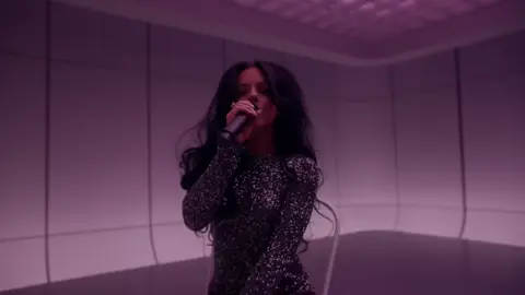 this goes platinum in my bedroom right now #jessimurph #bluestripsjessiemurph #vevo #live #liveperformance 