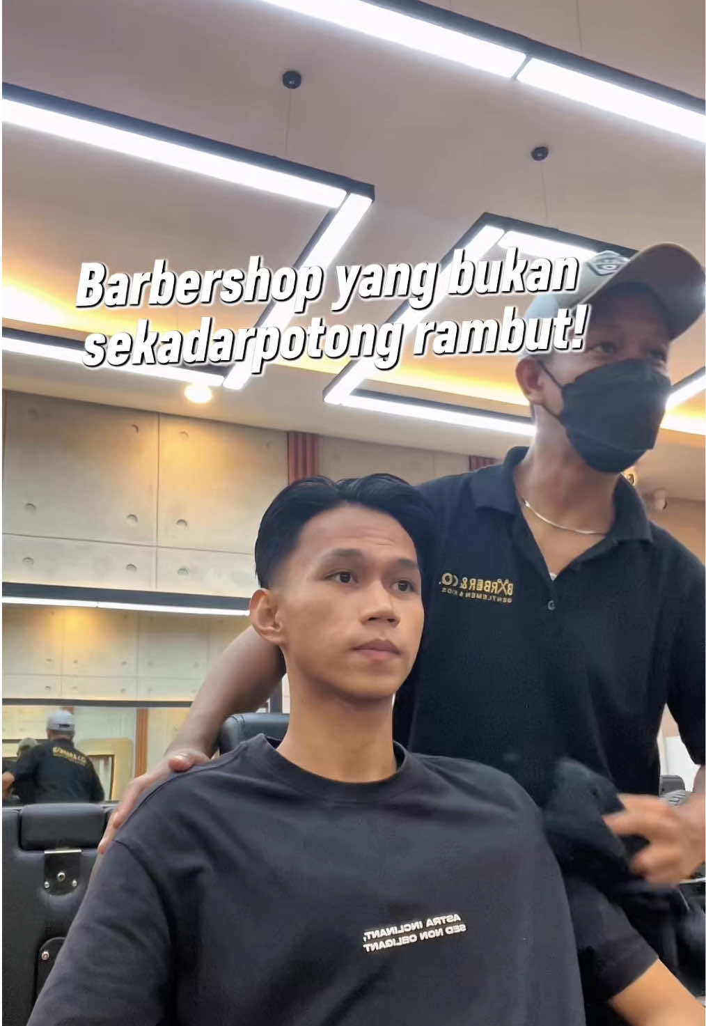 Ganteng dari kepala sampai kaki? Di Barber&co  bisa cukur + grooming, ada cuci sepatu juga loh 👟✨ Member cuma 100K, benefitnya banyak banget! Oh iya, lagi ada GIVEAWAY juga 🎁🔥 ‼️YUK IKUTAN GIVEAWAY NYA @barberandco.id 📢 Syarat dan ketentuan nya : • Follow akun @cicihardiant dan @barberandco.id • Like dan Comment postingan ini (Ajak dan tag 5 orang teman kalian) Gampang banget kan😍 😍 #barberandcoid #barberandco #jakartagardencity