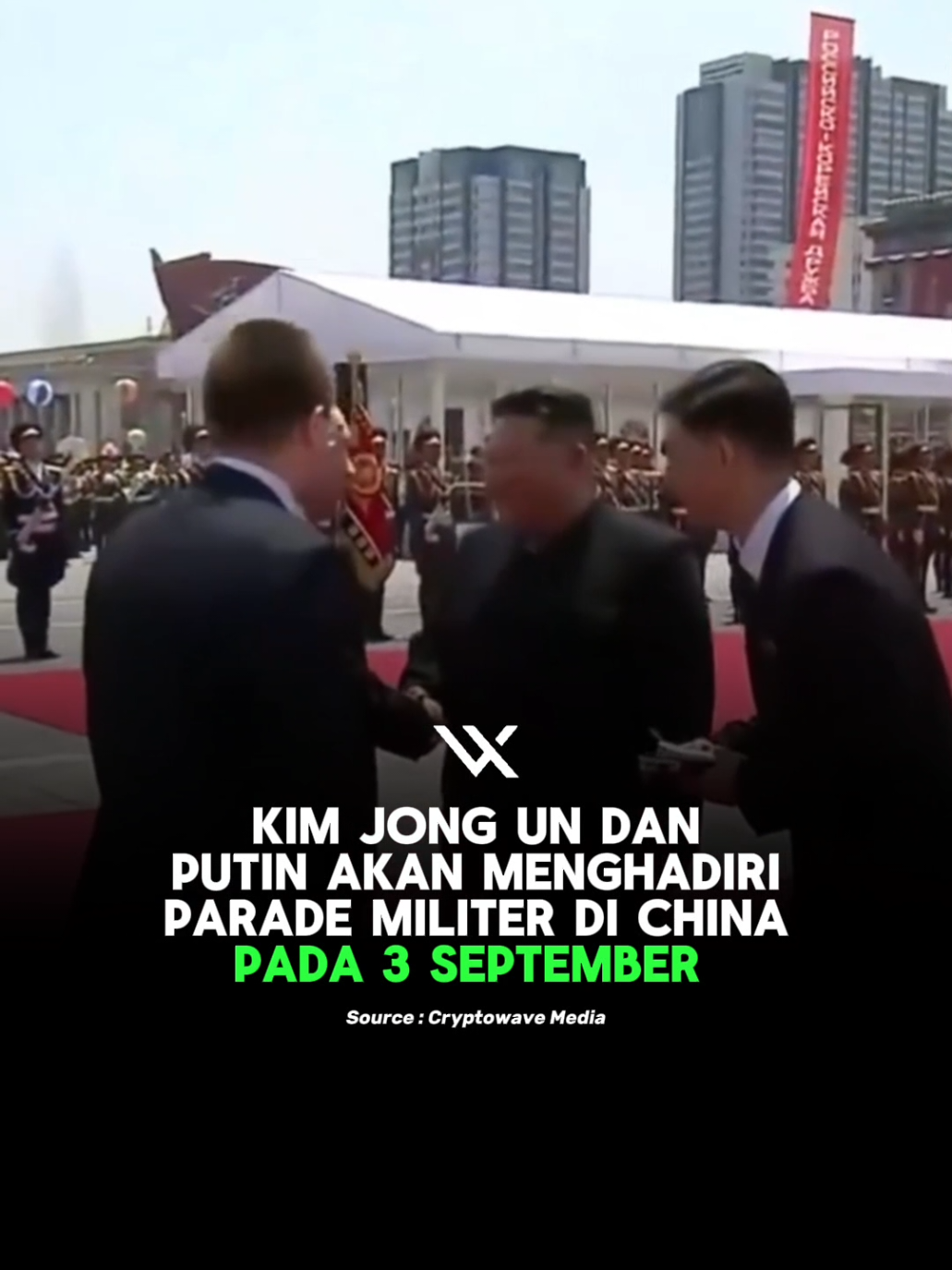 Pemimpin Korea Utara, Kim Jong Un, akan melakukan kunjungan langka ke Tiongkok untuk menghadiri parade militer pada 3 September mendatang. Parade ini digelar untuk memperingati 80 tahun berakhirnya Perang Dunia II dan akan dihadiri sejumlah pemimpin dunia, termasuk Presiden Rusia Vladimir Putin. Menurut laporan Korean Central News Agency (KCNA) pada Kamis, Kim hadir atas undangan langsung Presiden Tiongkok Xi Jinping. Media resmi Tiongkok, Xinhua News Agency, juga mengonfirmasi rencana kunjungan tersebut. Perayaan di Lapangan Tiananmen, Beijing, diproyeksikan menjadi salah satu agenda politik terbesar tahun ini bagi Xi Jinping, dengan dirinya berada di pusat perhatian. Parade ini sekaligus menandai pamer kekuatan militer Tiongkok di tengah ketegangan geopolitik yang kian meningkat di kawasan Asia Pasifik. Kehadiran Kim akan menjadi simbol penting hubungan erat Pyongyang dan Beijing, di saat Korea Utara semakin terisolasi secara diplomatik akibat program nuklirnya, dan di saat Putin juga mencari dukungan mitra Asia untuk menghadapi tekanan Barat. Sumber: Bloomberg Terminal For Education Content⚠️ #foreducation⚠️ #allfake⚠️ #gabrielrey #cryptowave 
