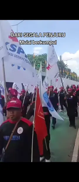 demo hari ini mulai berdatangan dari segala penjuru #unjukrasa #DPR #dkijakarta #jakarta #indonesia🇮🇩 