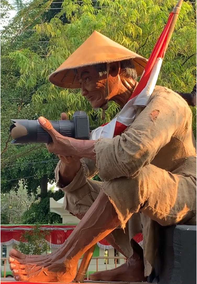 Potret Kehidupan Karya seniman Guci Bumijawa “Masrudin” Di Karnaval Kabupaten Tegal 2025 #mahakarya #seniman #tegal #karnaval2025 #kabupatentegal 