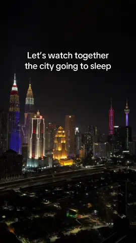 The city that does sleep!! 🤩 #kualalumpur #petronas #malaysia #klcc #citylights 