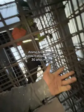 👷🏽‍♂️